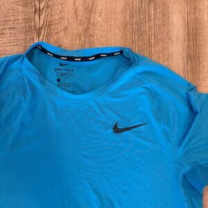 Nike Dri-Fit Blue Men’s Large Breathable Shirt